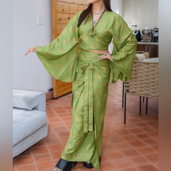 Wrap Around Pants and Butterfly Sleeves Open Front Top Set Green - Picture 7 of 7